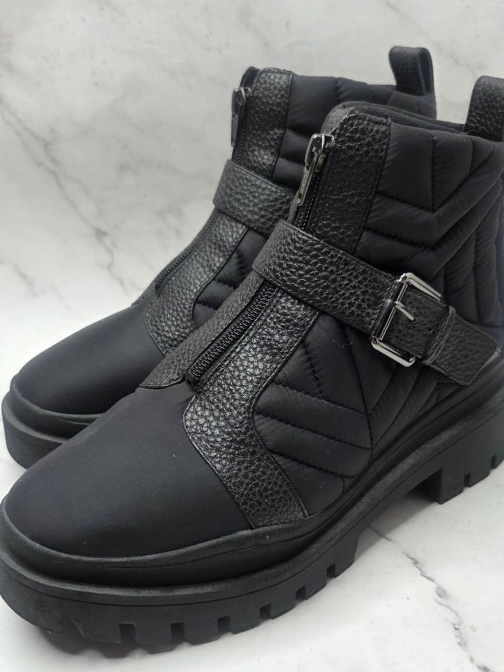 Vionic Janara Black Quilted Ankle Boots Booties Water Repellant Women's 7.5